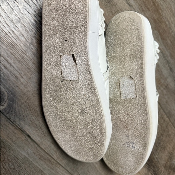 Kate Spade NY Flower Ruffled Leather Lima Sneakers size 7.5 - Picture 5 of 6